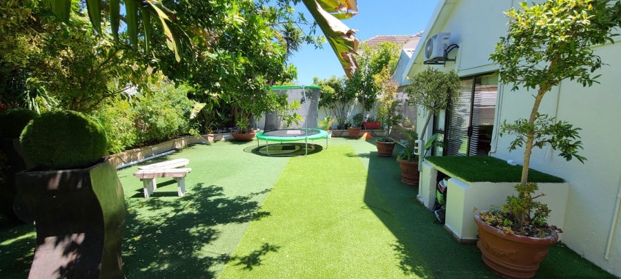 3 Bedroom Property for Sale in Cravenby Western Cape